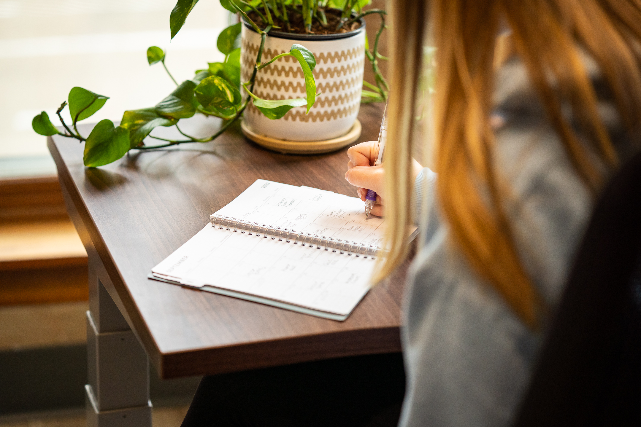 A photo of a student using a calendar.