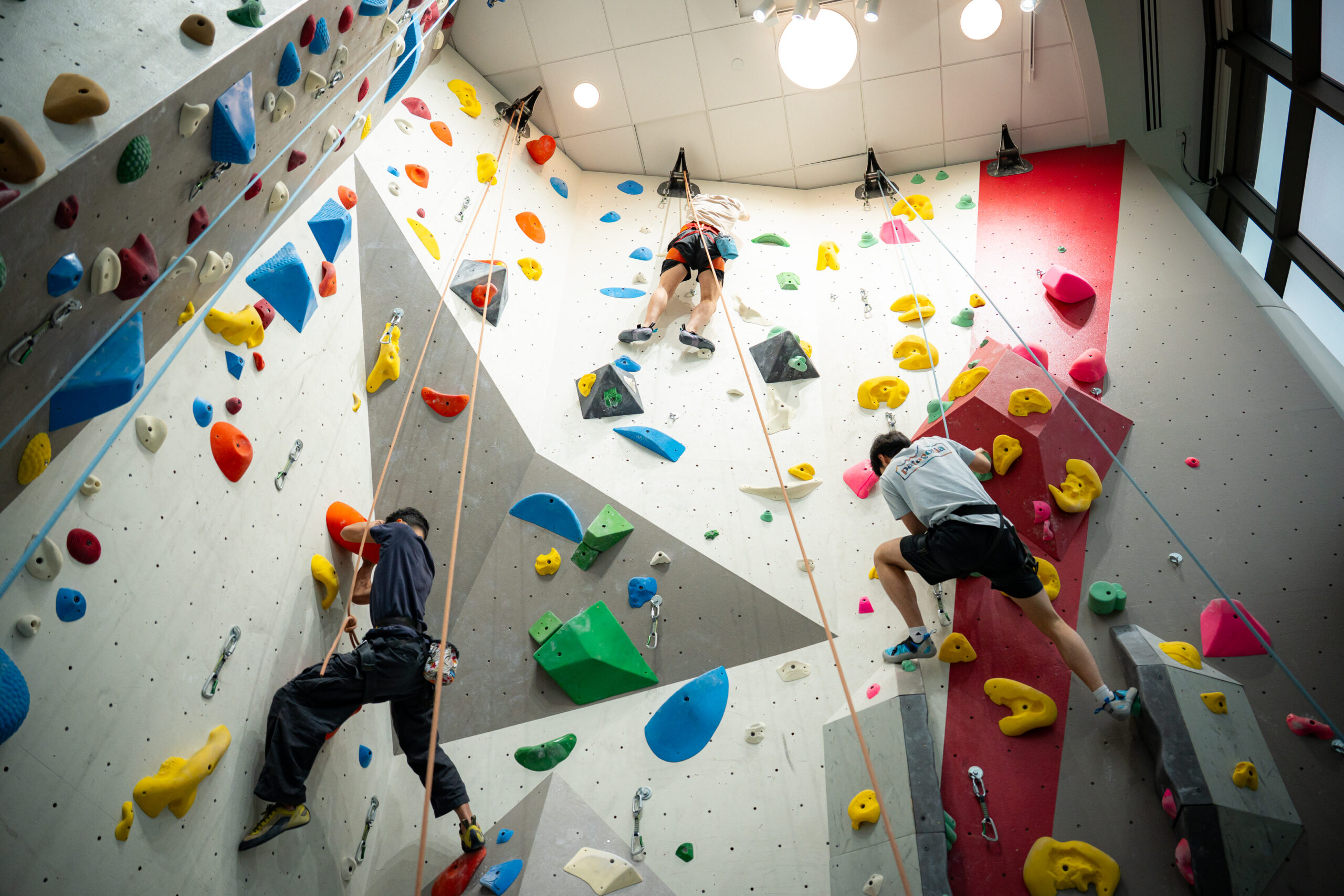Climbers compete in the Mt. Mendota Madness climbing competition on Sunday, March 15, 2026, at Mt. Mendota inside Bakke Recreation & Wellbeing center in Madison, Wisconsin.
Photo by Jaden Roberson / UW-Madison Rec Well